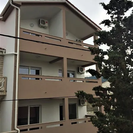 Orhideja