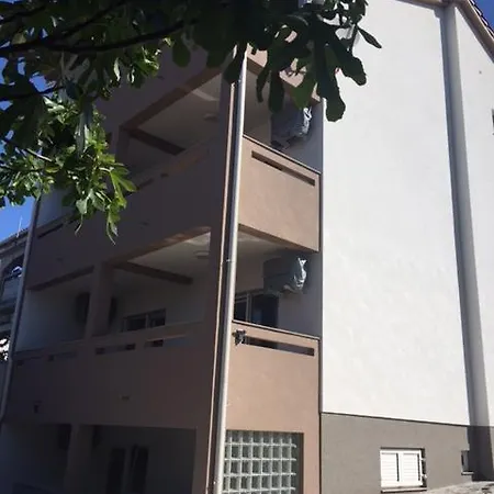 Orhideja Apartmán Rab Town
